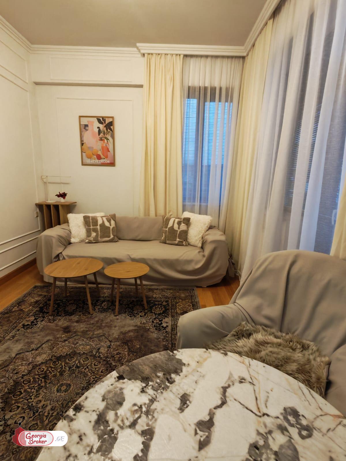 იყიდება ახალი გარემონტებული 3 ოთახიანი ბინა ვაკეში